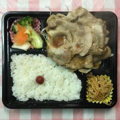 ロースしょうが焼き弁当(590円)